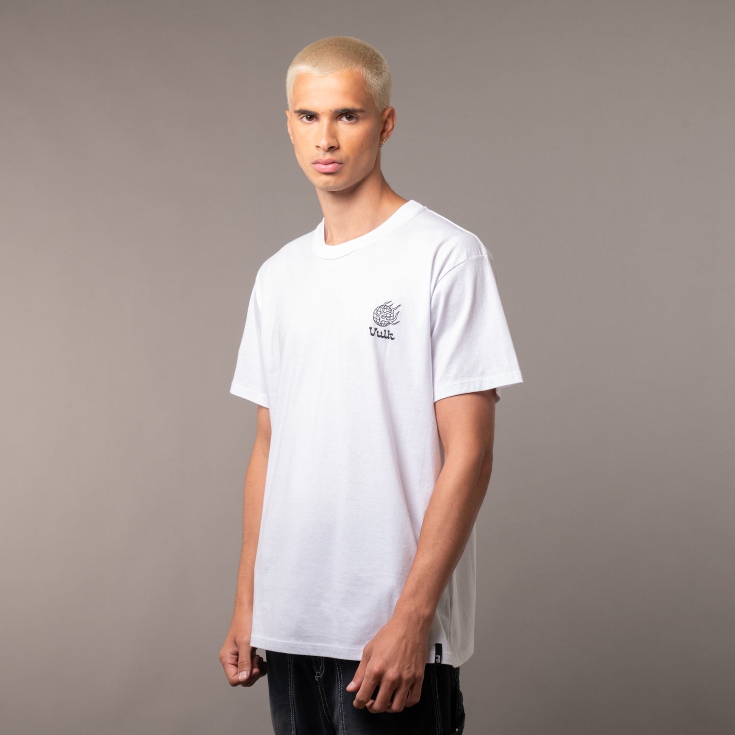 Remera Vulk World White