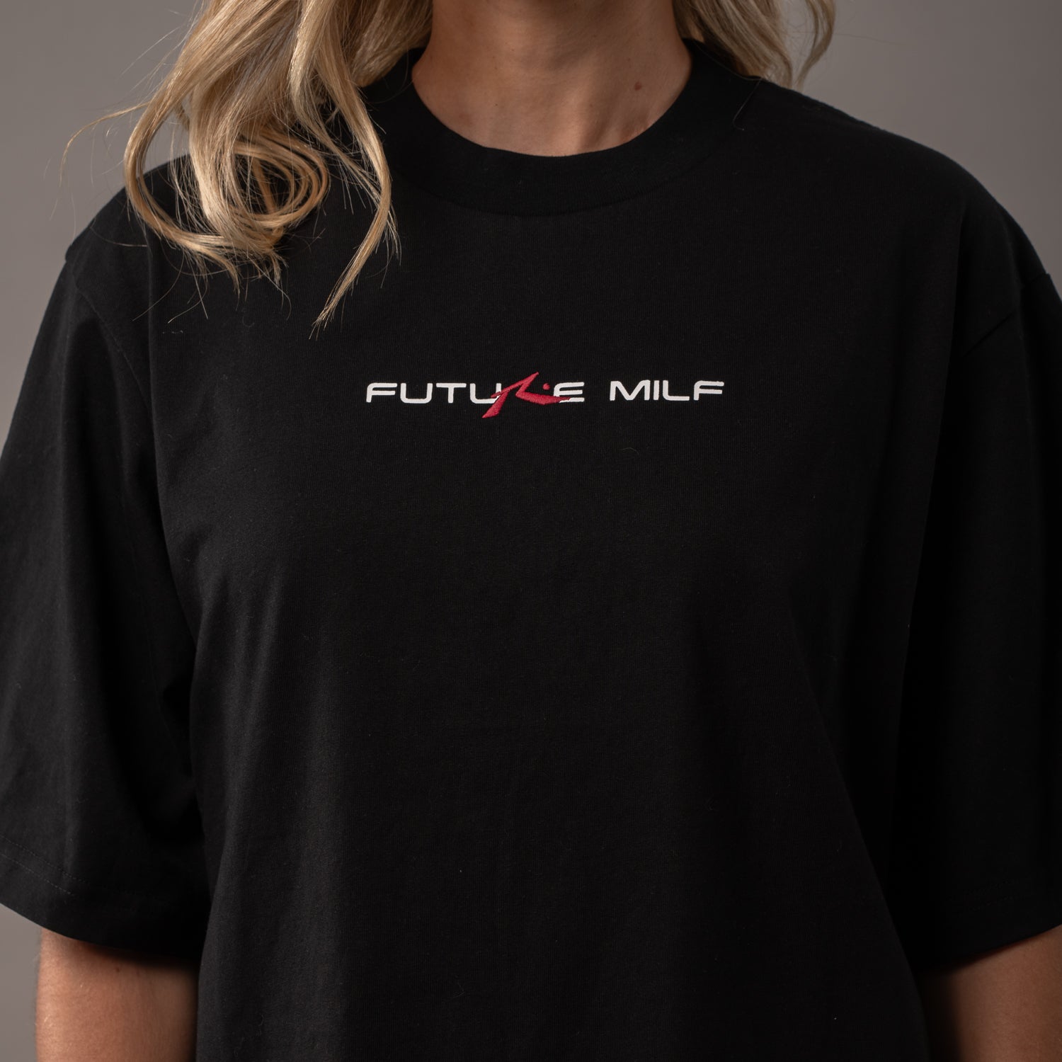 Remera Rusty Future Milf Crop Boxy Fit Black