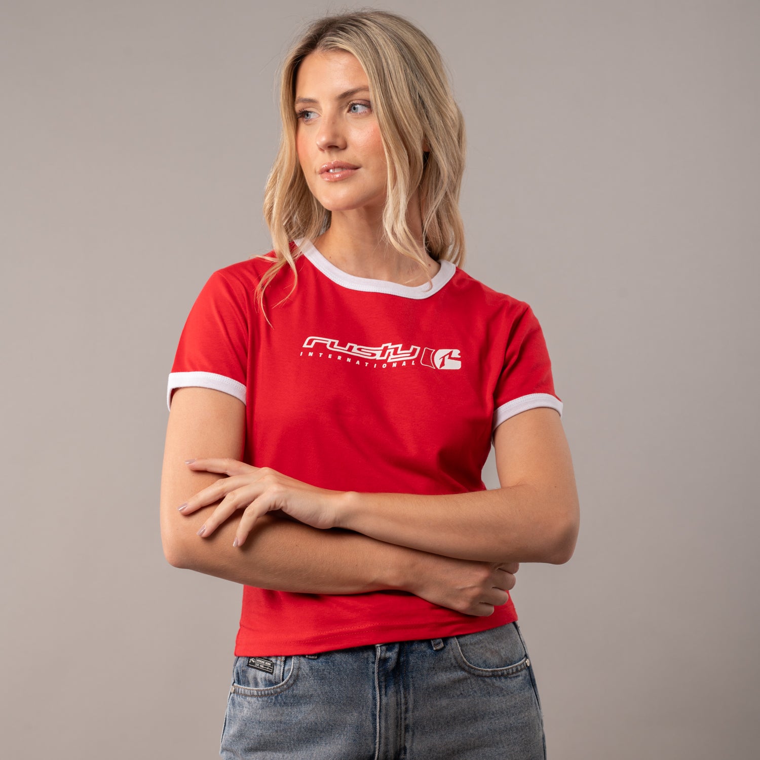 Remera Rusty International Skimmer Ringer Salsa