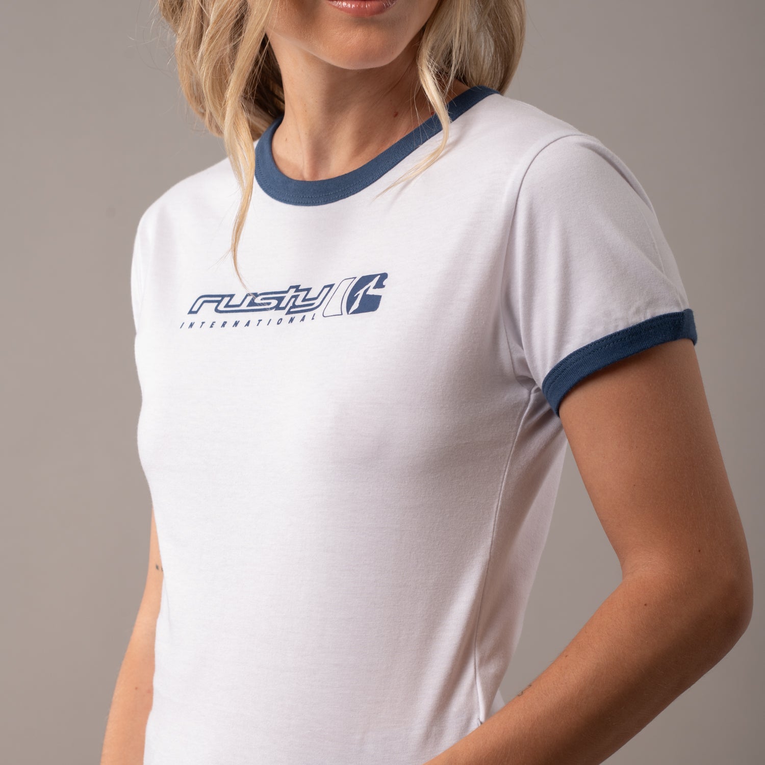 Remera Rusty International Skimmer Ringer White