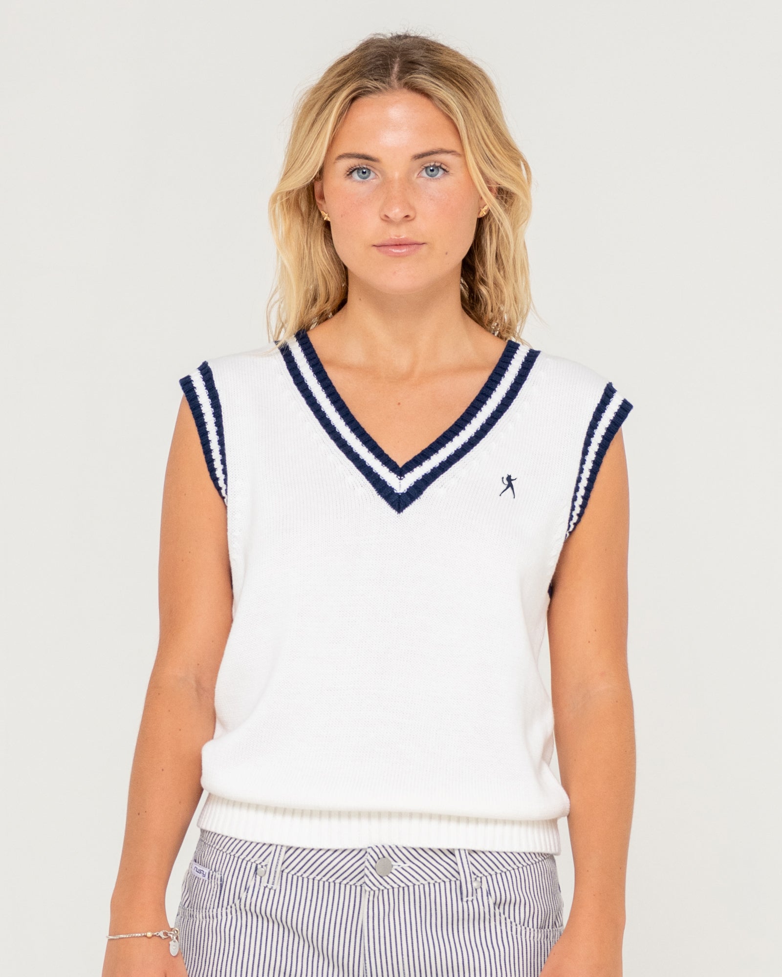 Chaleco Rusty Nero Sleeveless Knit Vest Egret