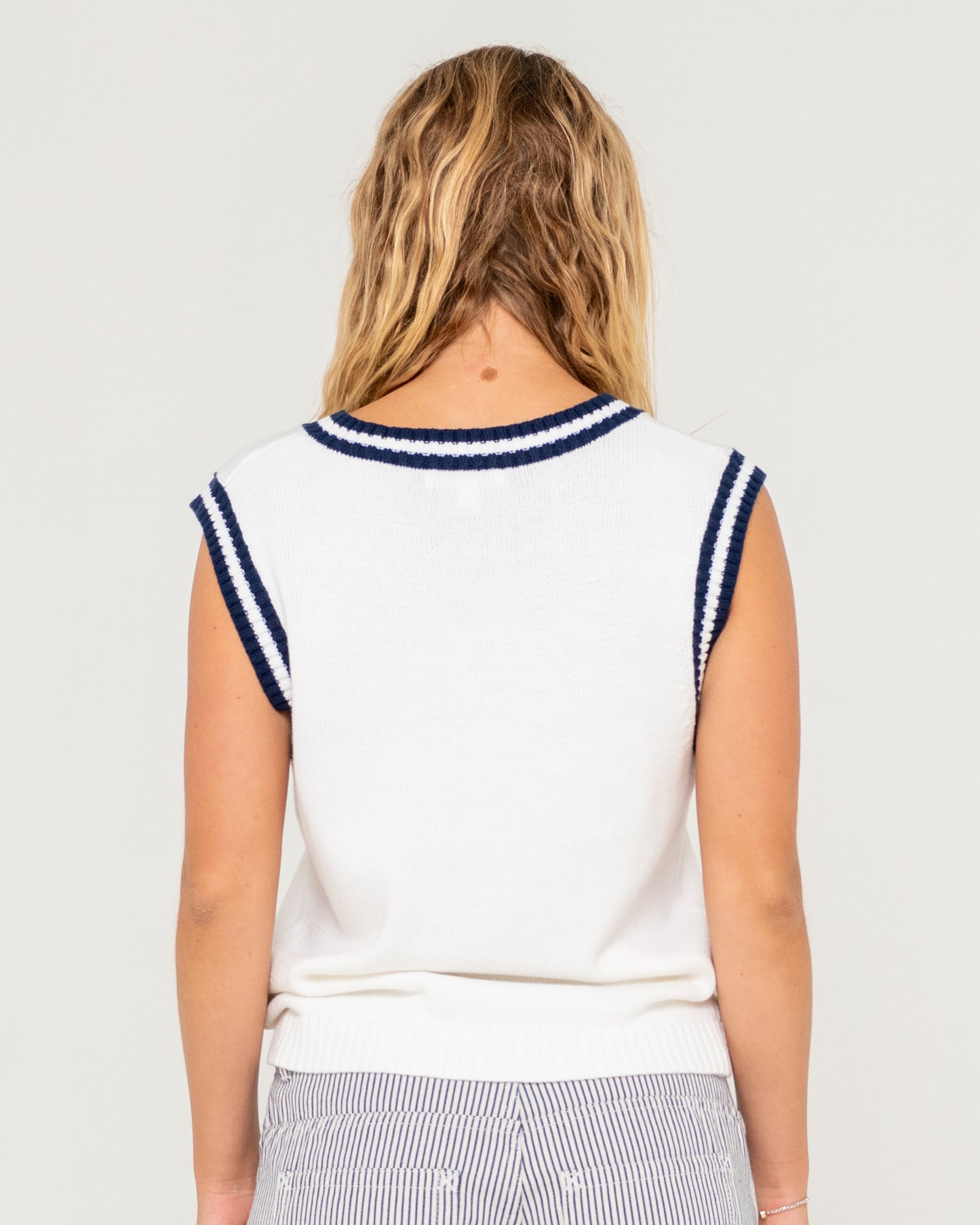 Chaleco Rusty Nero Sleeveless Knit Vest Egret
