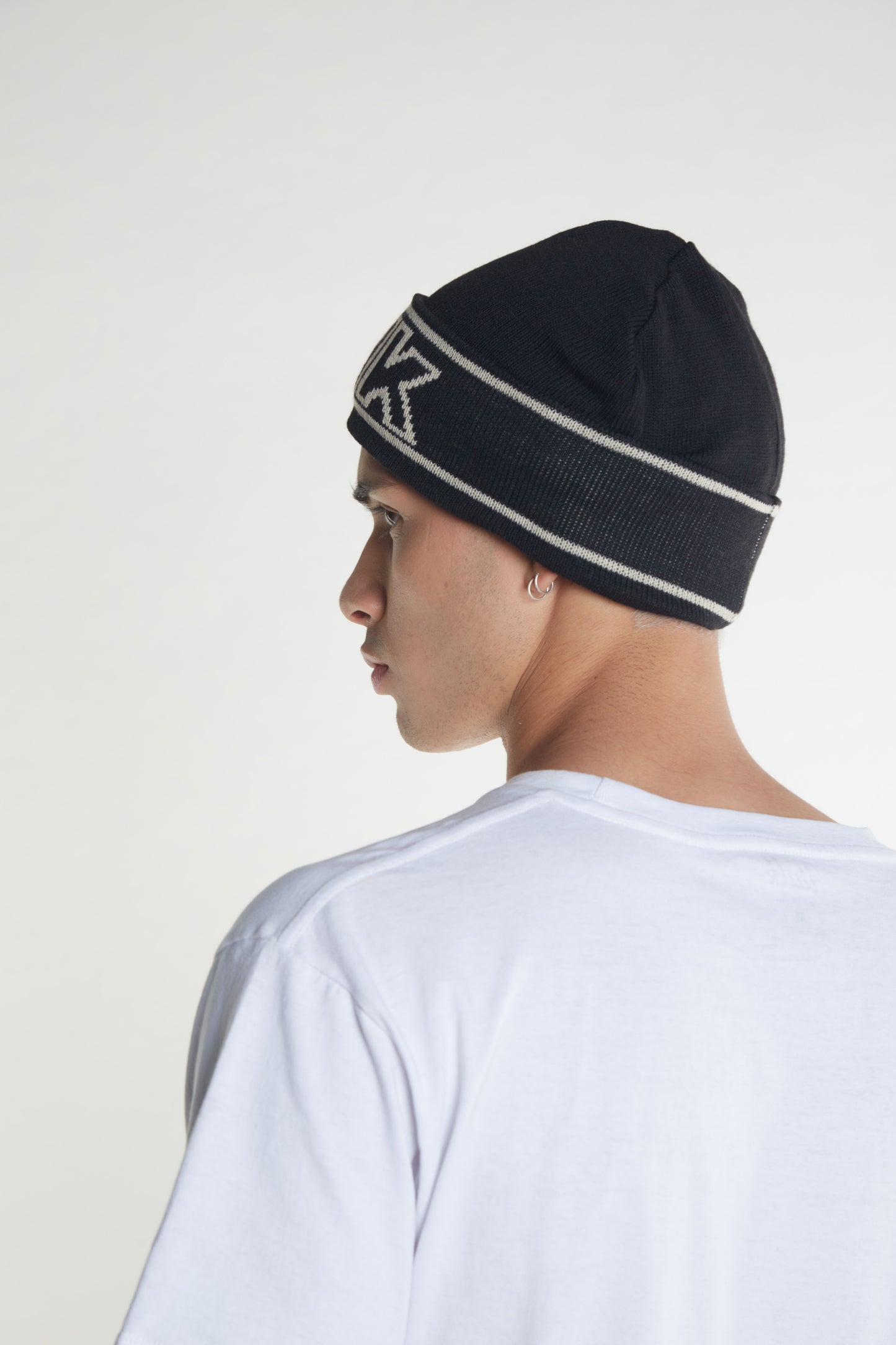 gorro_lana_vulk_outline_beanie_w23#NGO#NEGRO