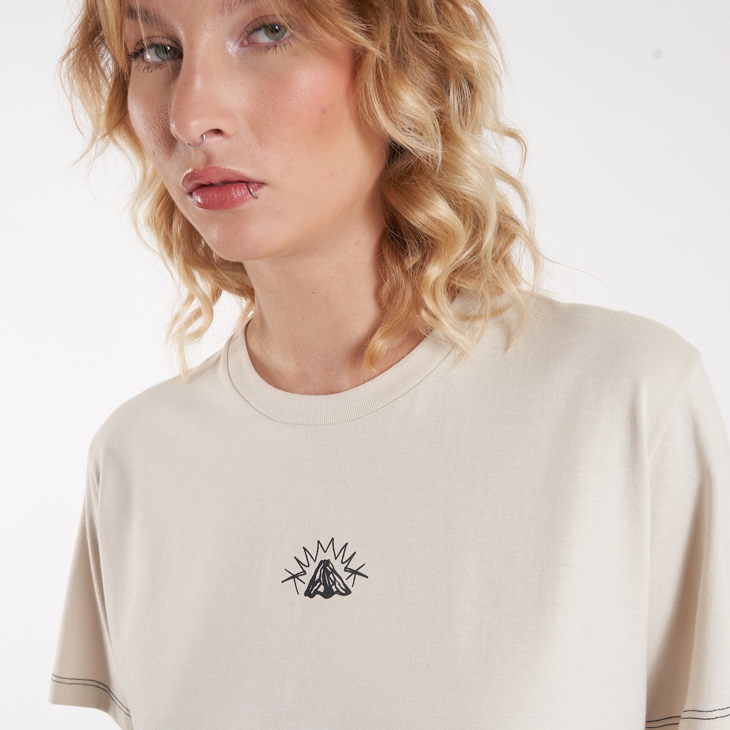 Remera Mc Vulk Volcano Tee Cream