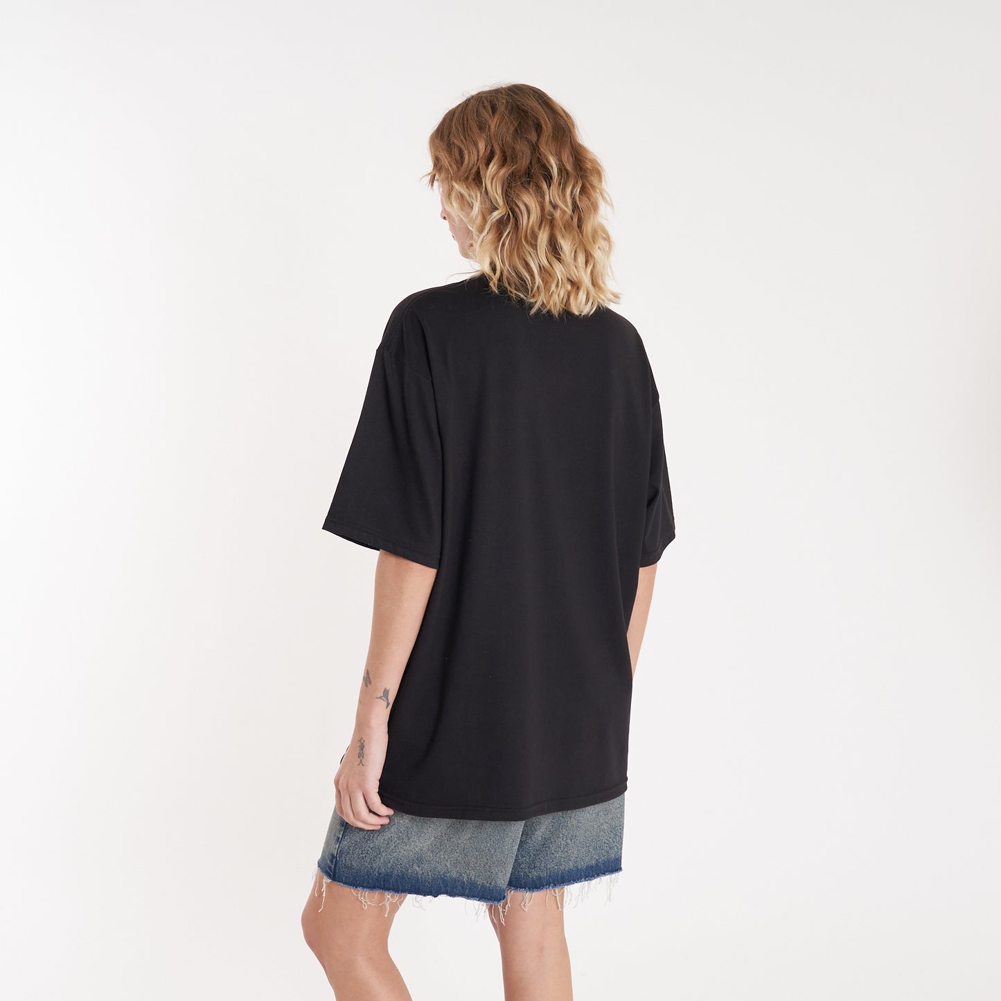 Remera Mc Vulk Strangers Tee Black