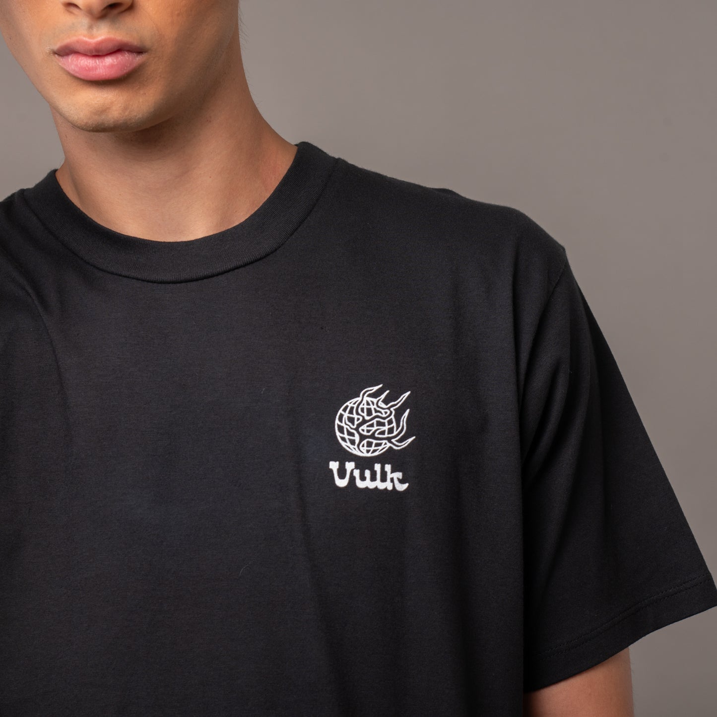 Remera Vulk World Black