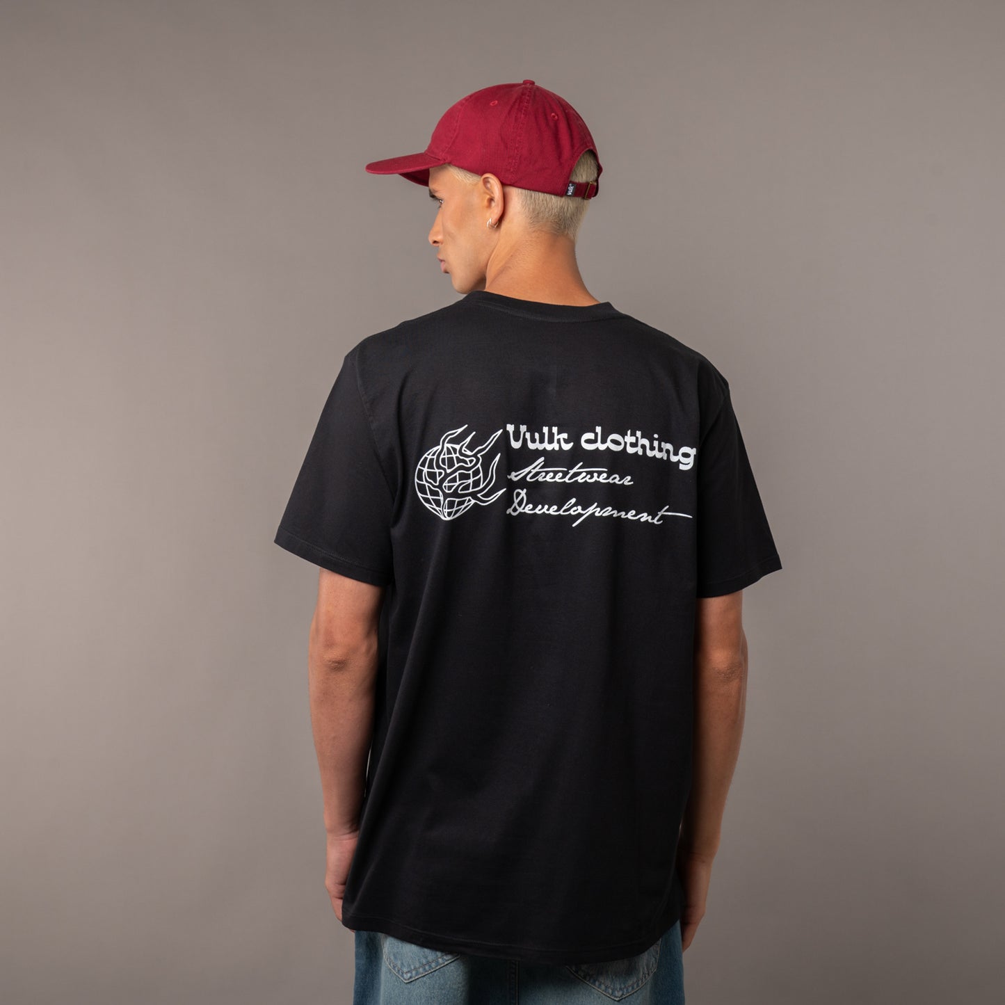 Remera Vulk World Black