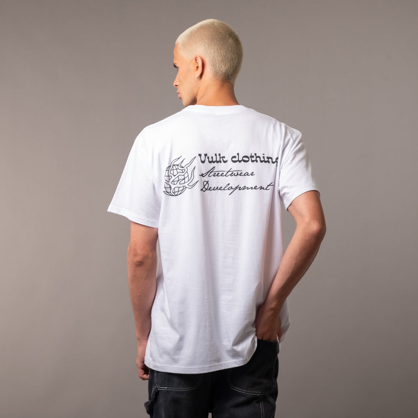Remera Vulk World White