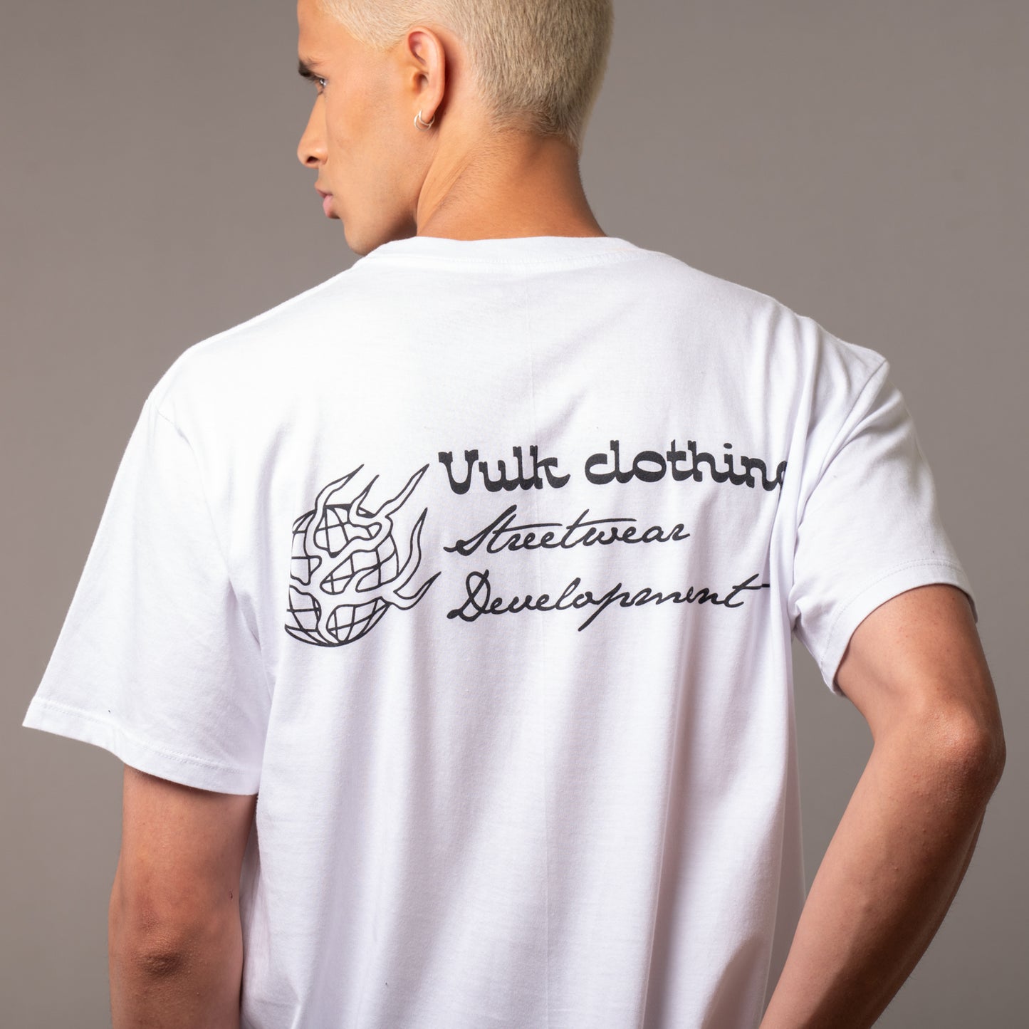 Remera Vulk World White