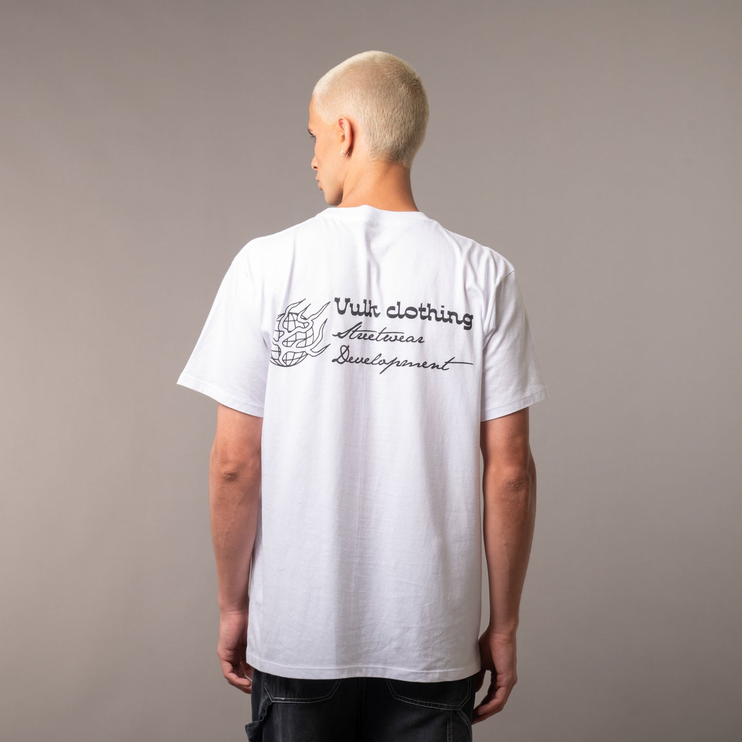 Remera Vulk World White