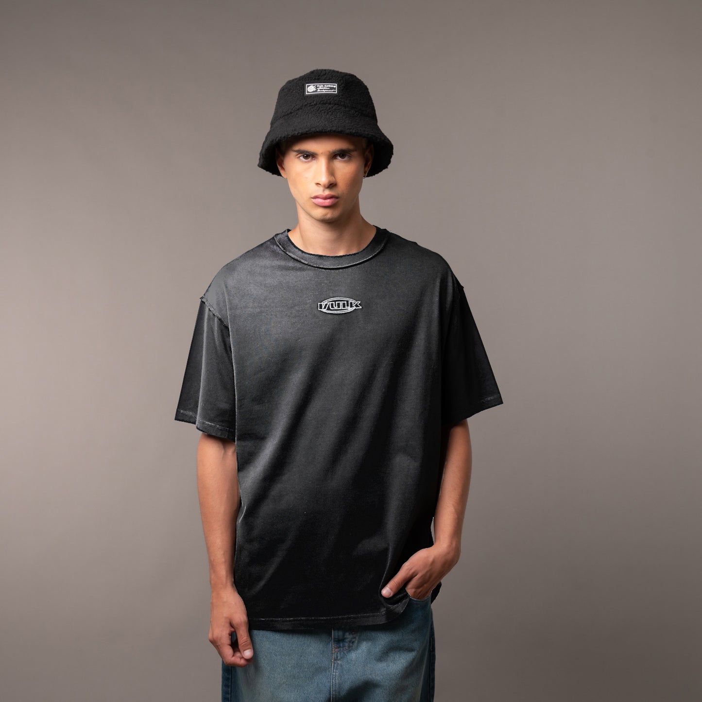 Remera Vulk Gotie Off Black