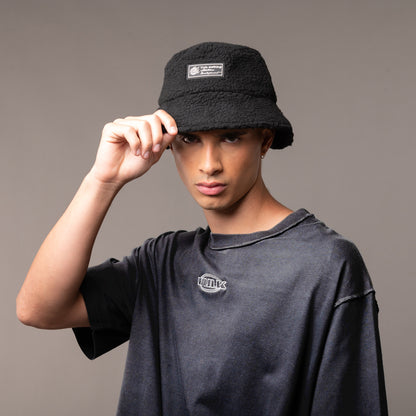 Remera Vulk Gotie Off Black