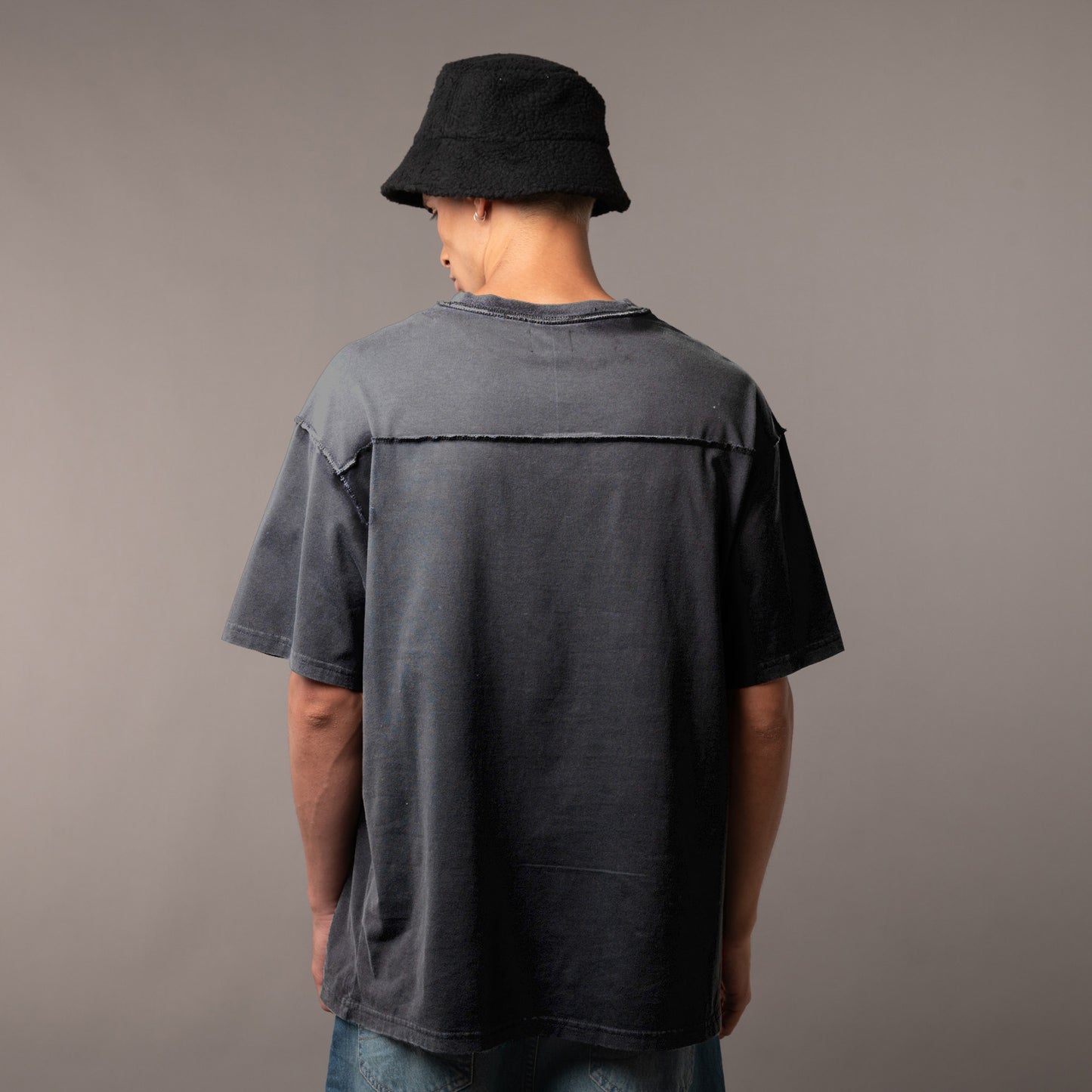 Remera Vulk Gotie Off Black