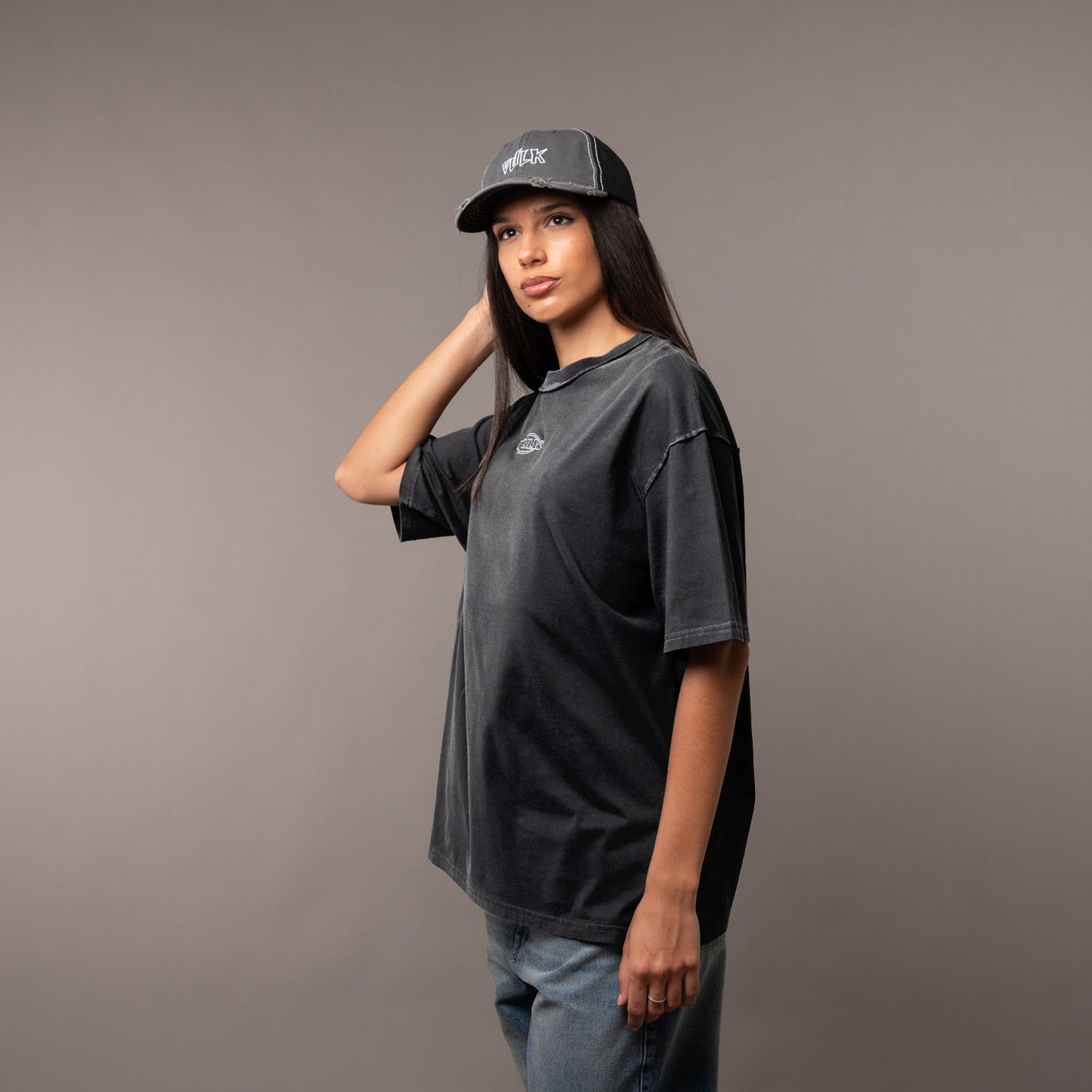 Remera Vulk Gotie Off Black