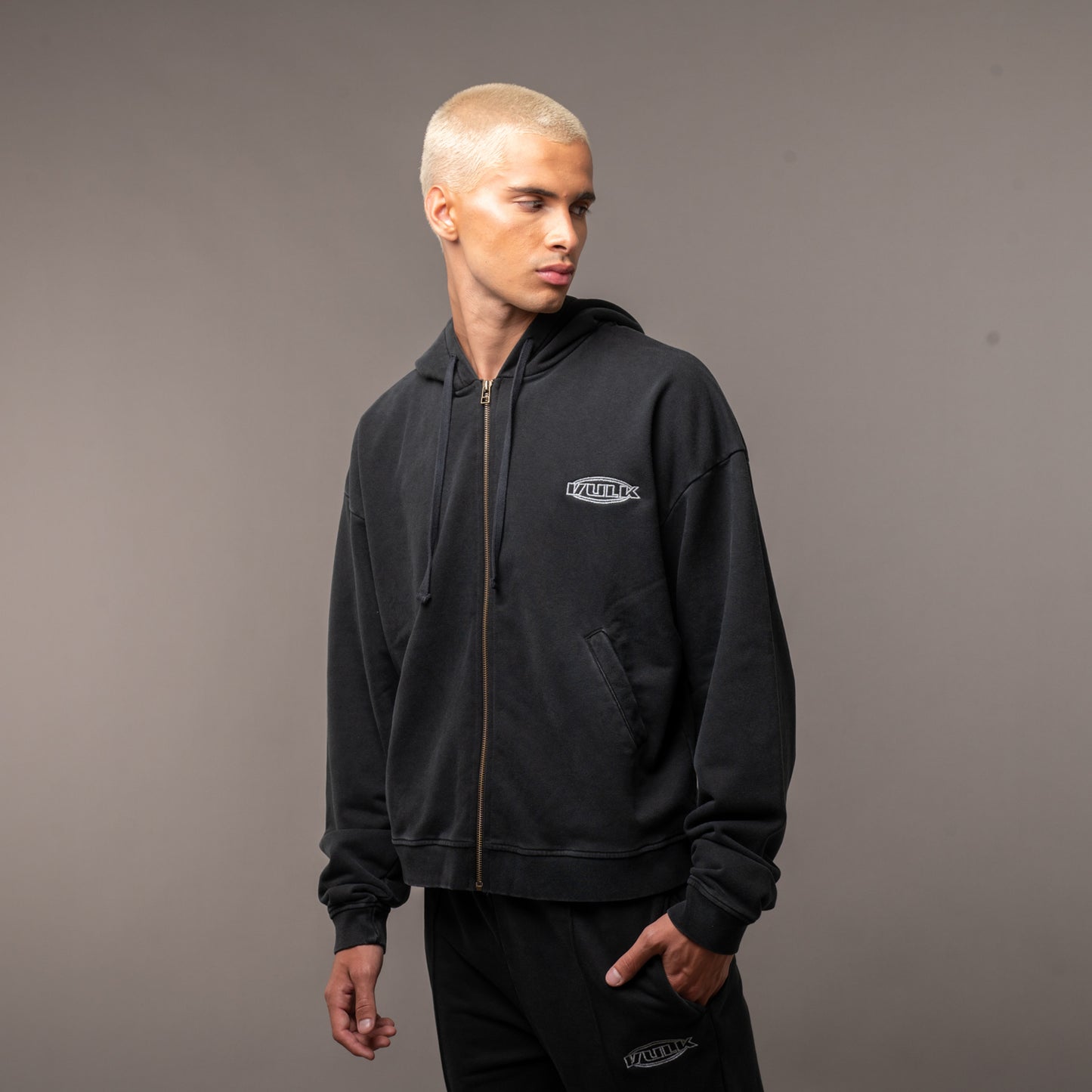 Campera Canguro Vulk Gotie Off Black