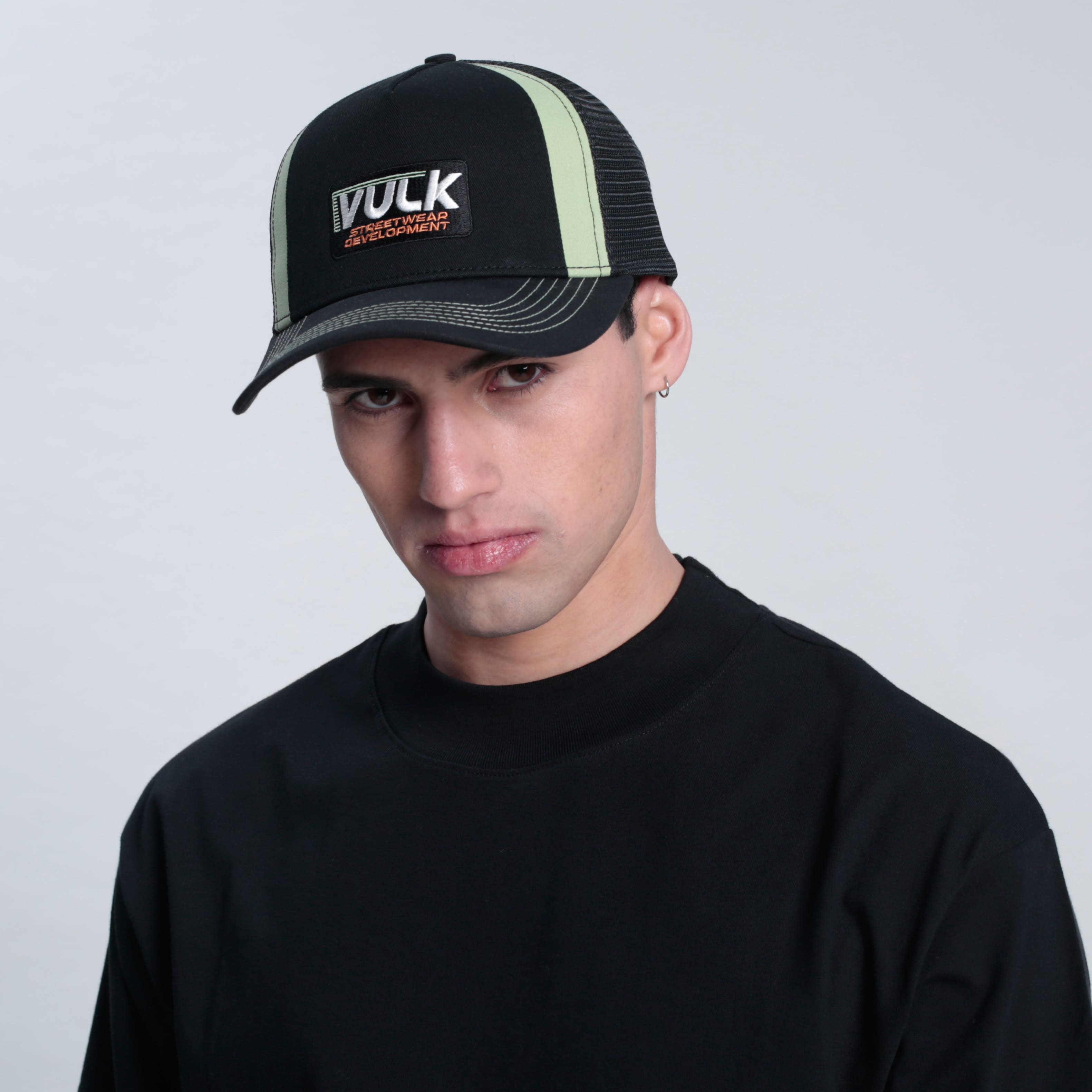 Gorra Vulk Bold Trucker Black