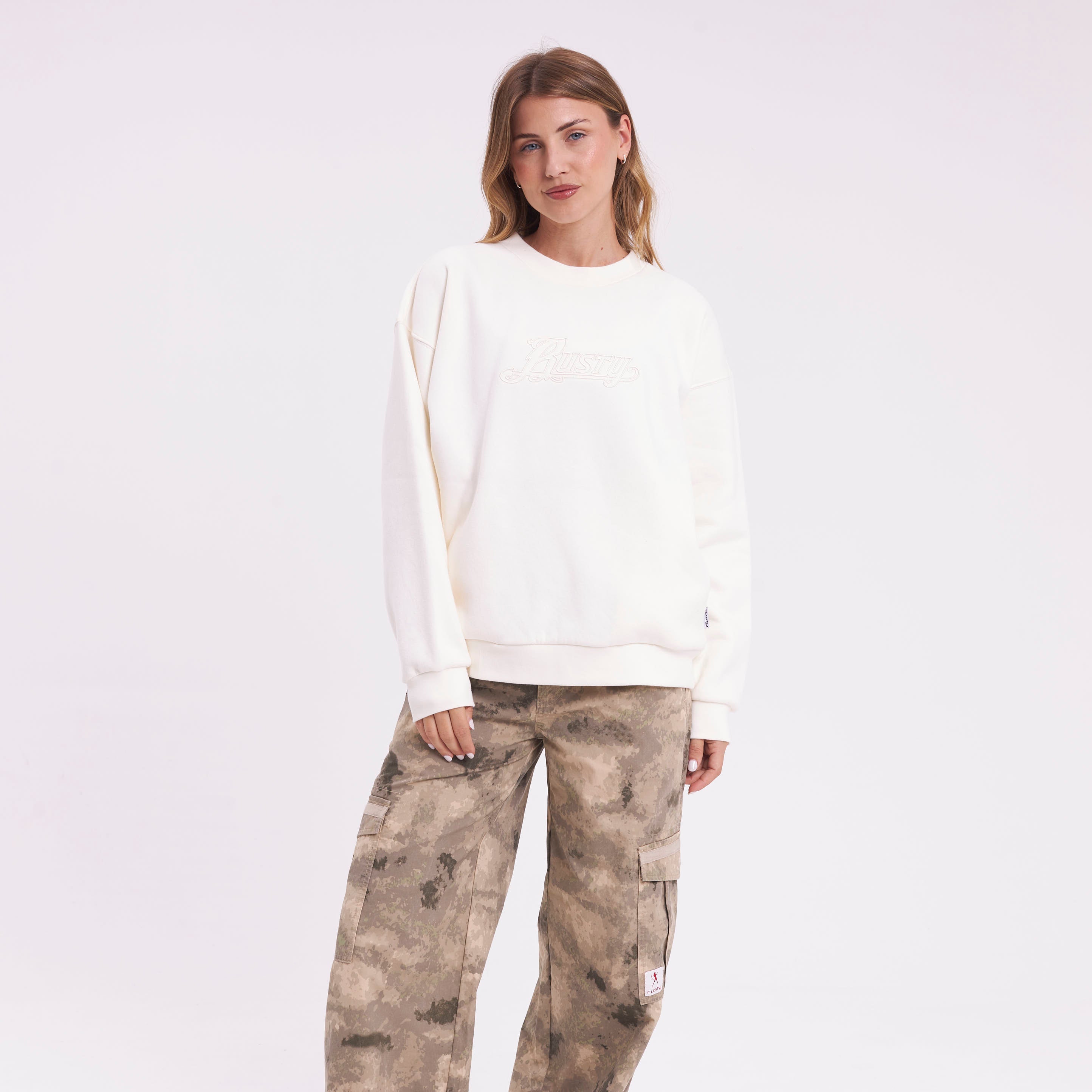 Buzo Rusty Feel Essentials Relaxed Crew Ld Egret