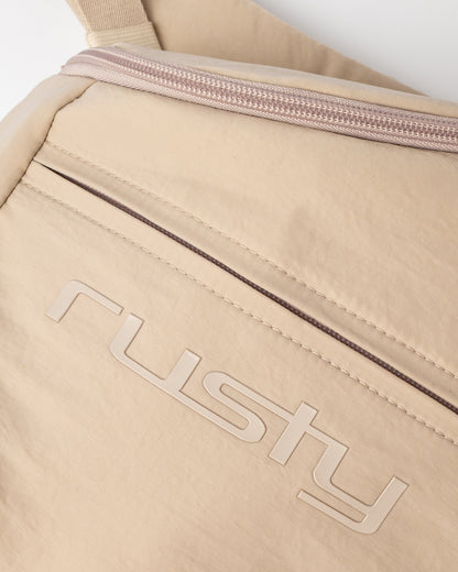Mochila Rusty Free Run Nylon Sling Backpack Oatmeal