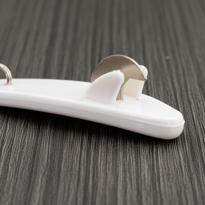 Llavero Rusty Surf Bottle Opener Keychain White