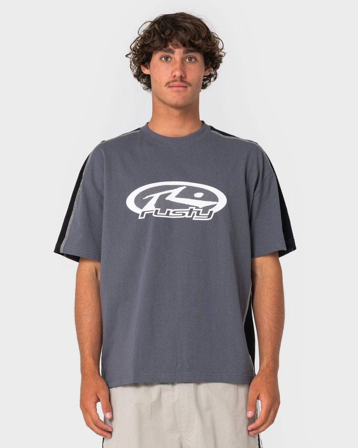 Remera Mc Rusty Hit Up Tee Ov Coal