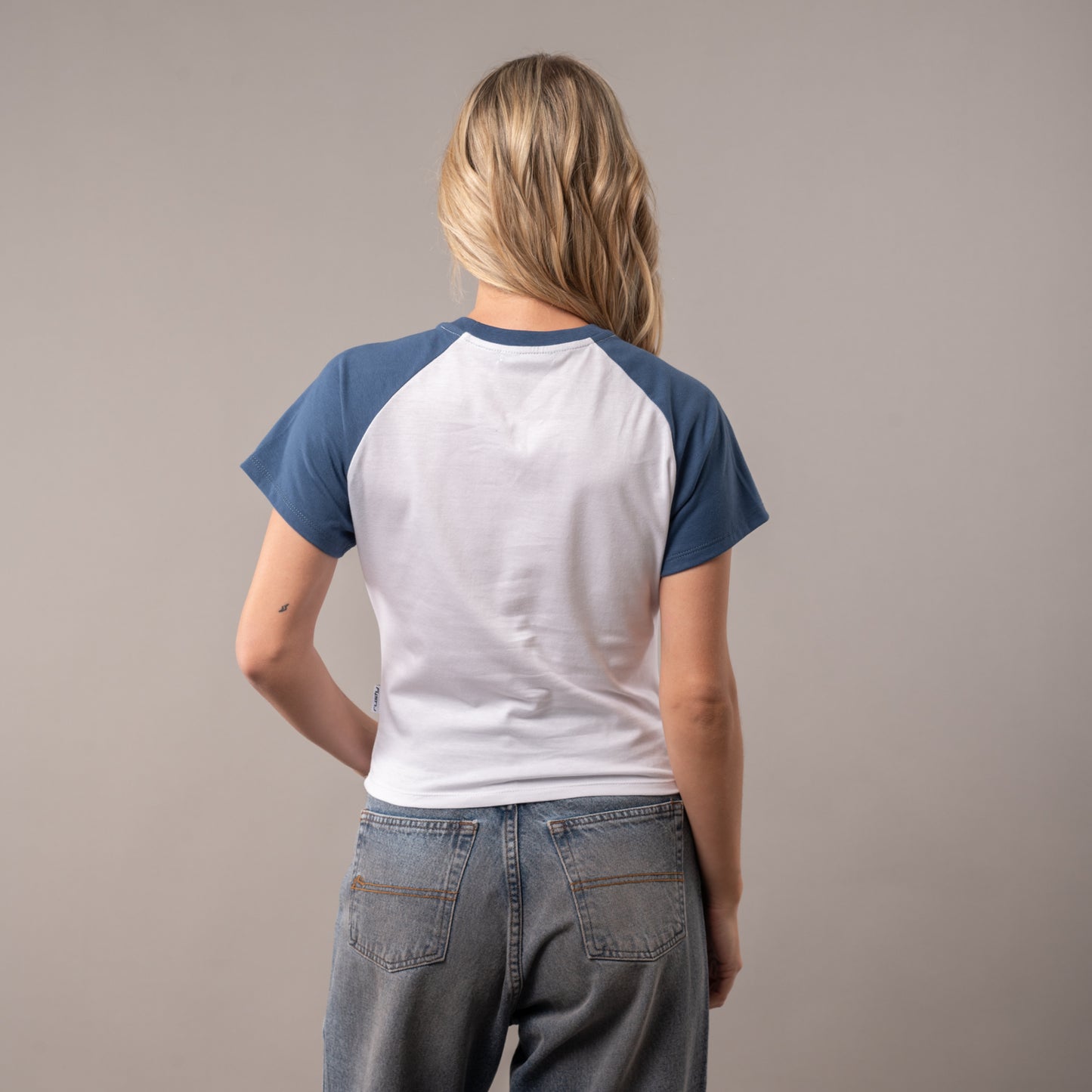Remera Rusty Old Club Raglan Skimmer White