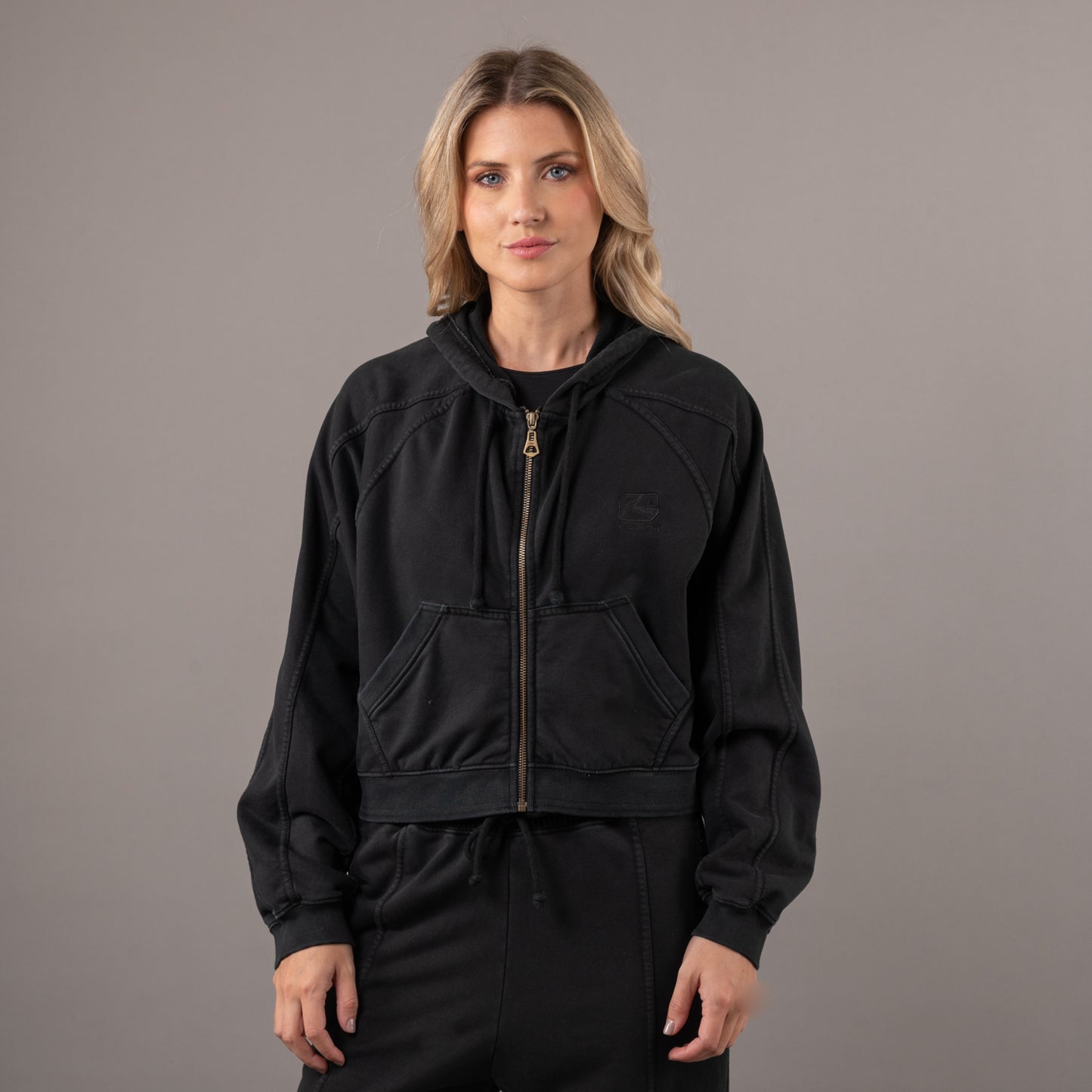 Campera Canguro Rusty Player One Ziphood Ld Black
