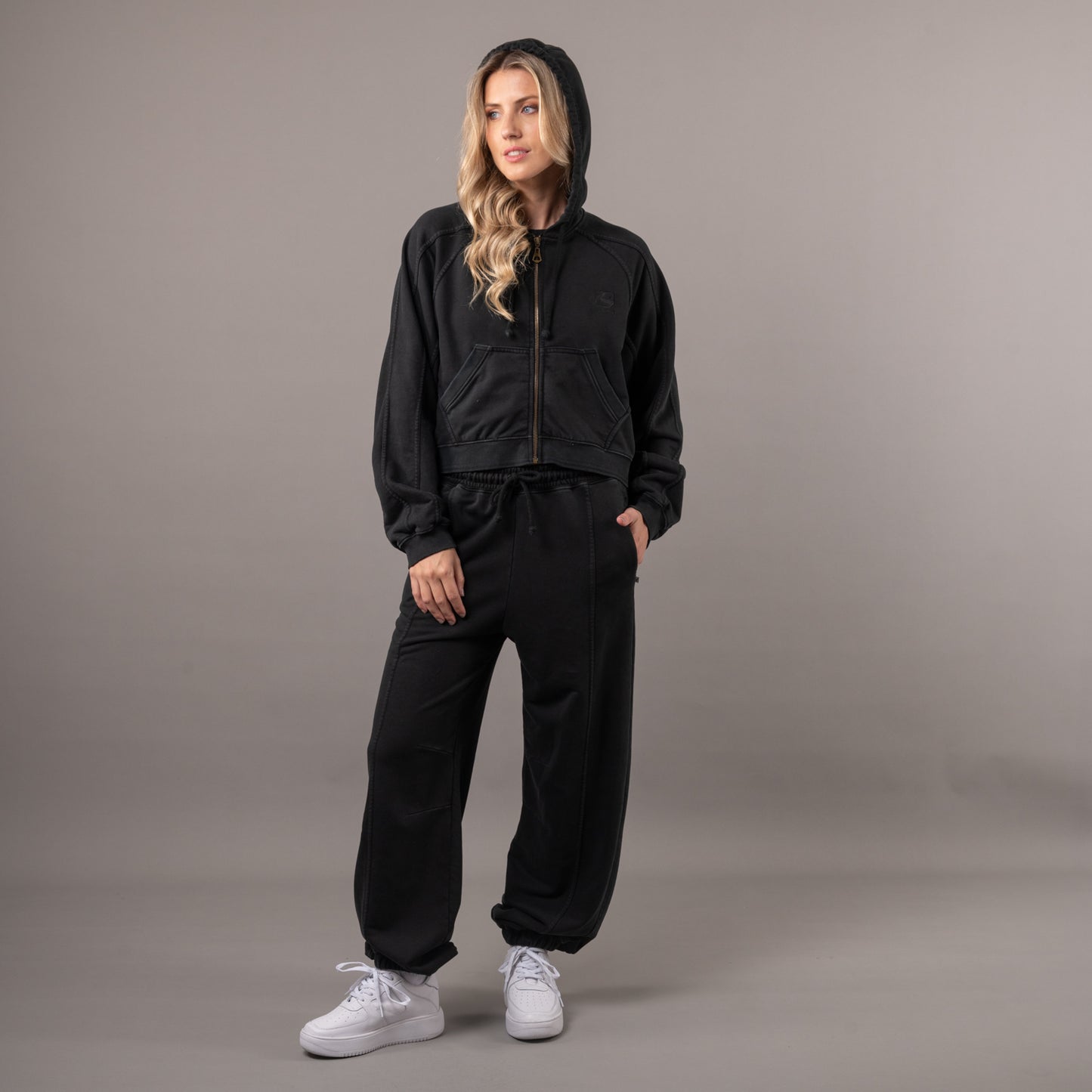 Campera Canguro Rusty Player One Ziphood Ld Black