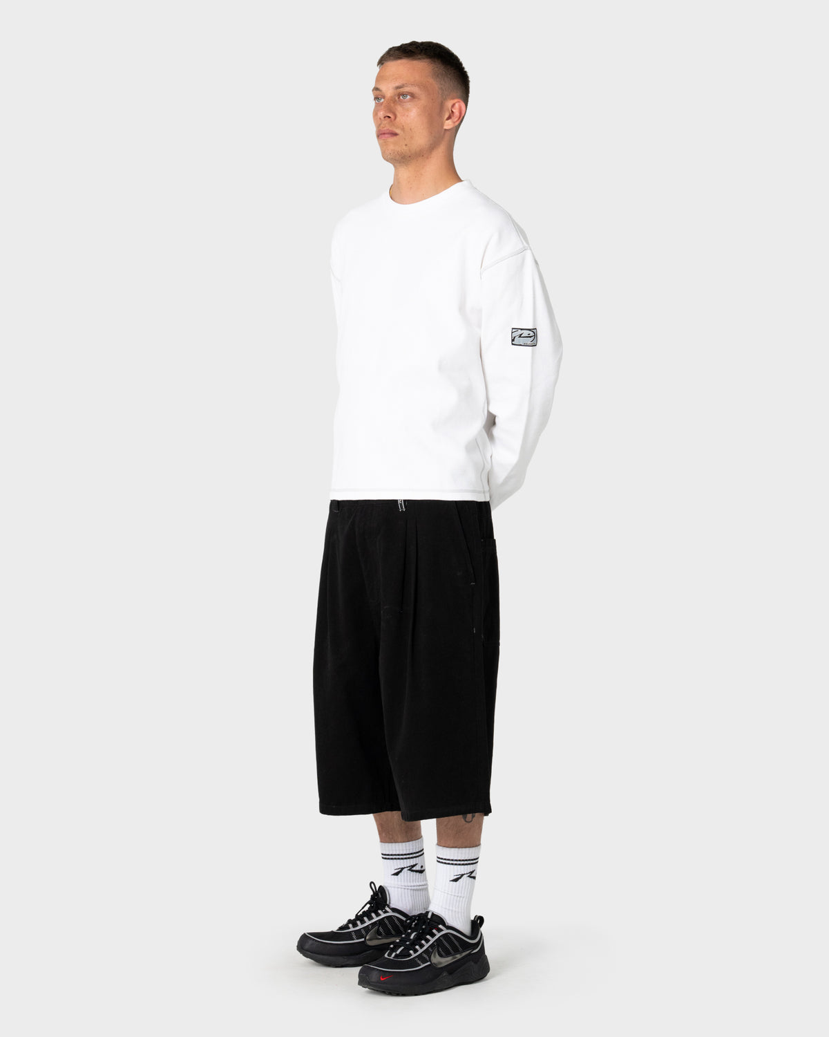 Bermuda Rusty Enigma Pleated Short Black