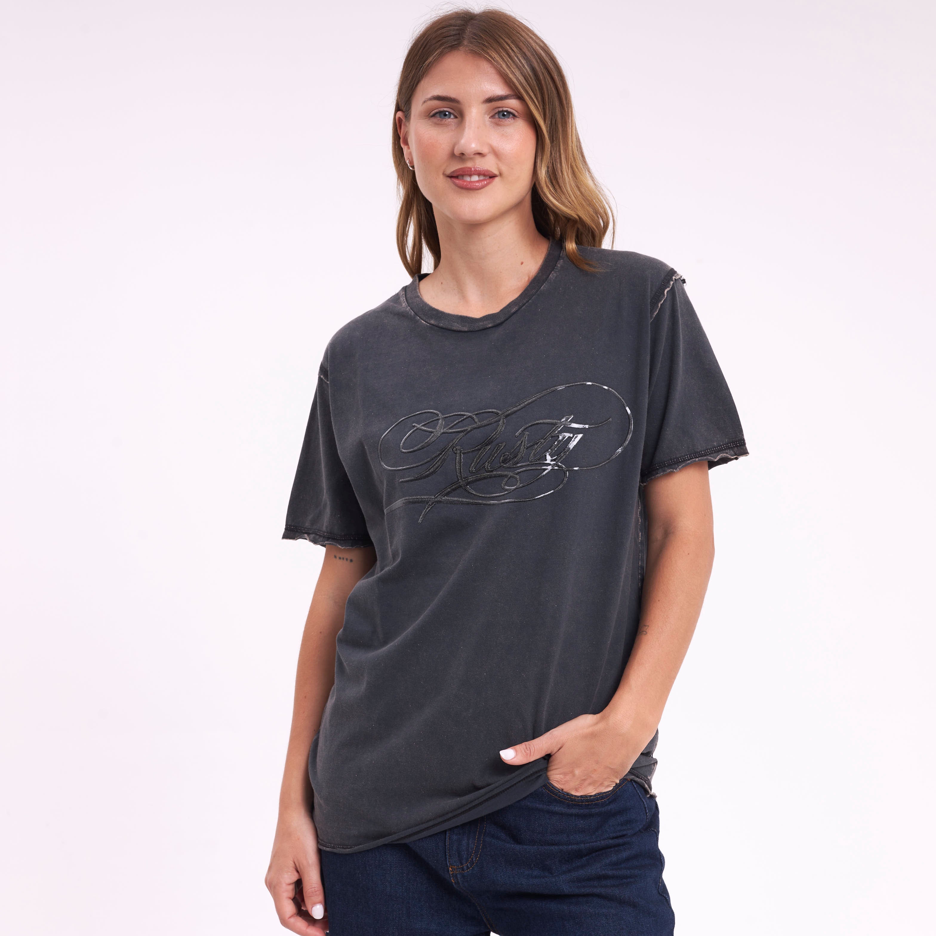Remera Mc Rusty Script Diddy Relaxed Tee Ld Washed Black