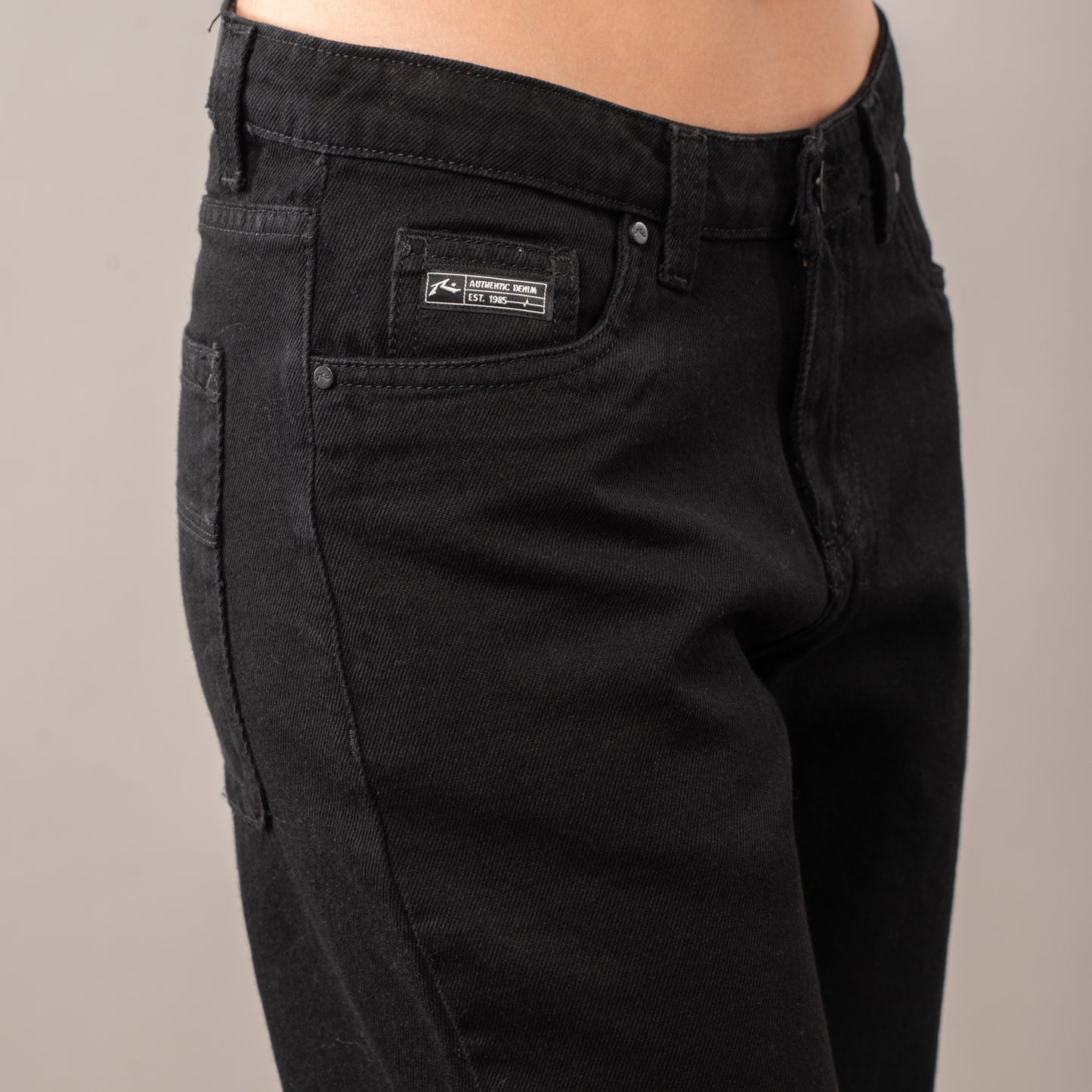 Jean Rusty Suzy Straight Low Rise Jean Ld Black