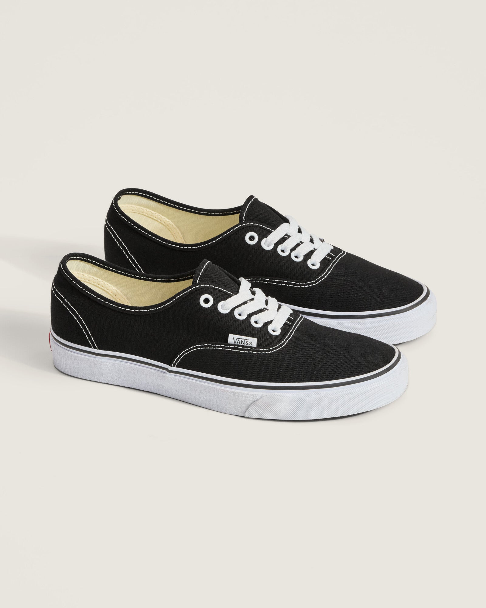 Zapatillas Vans UA Authentic Black/White