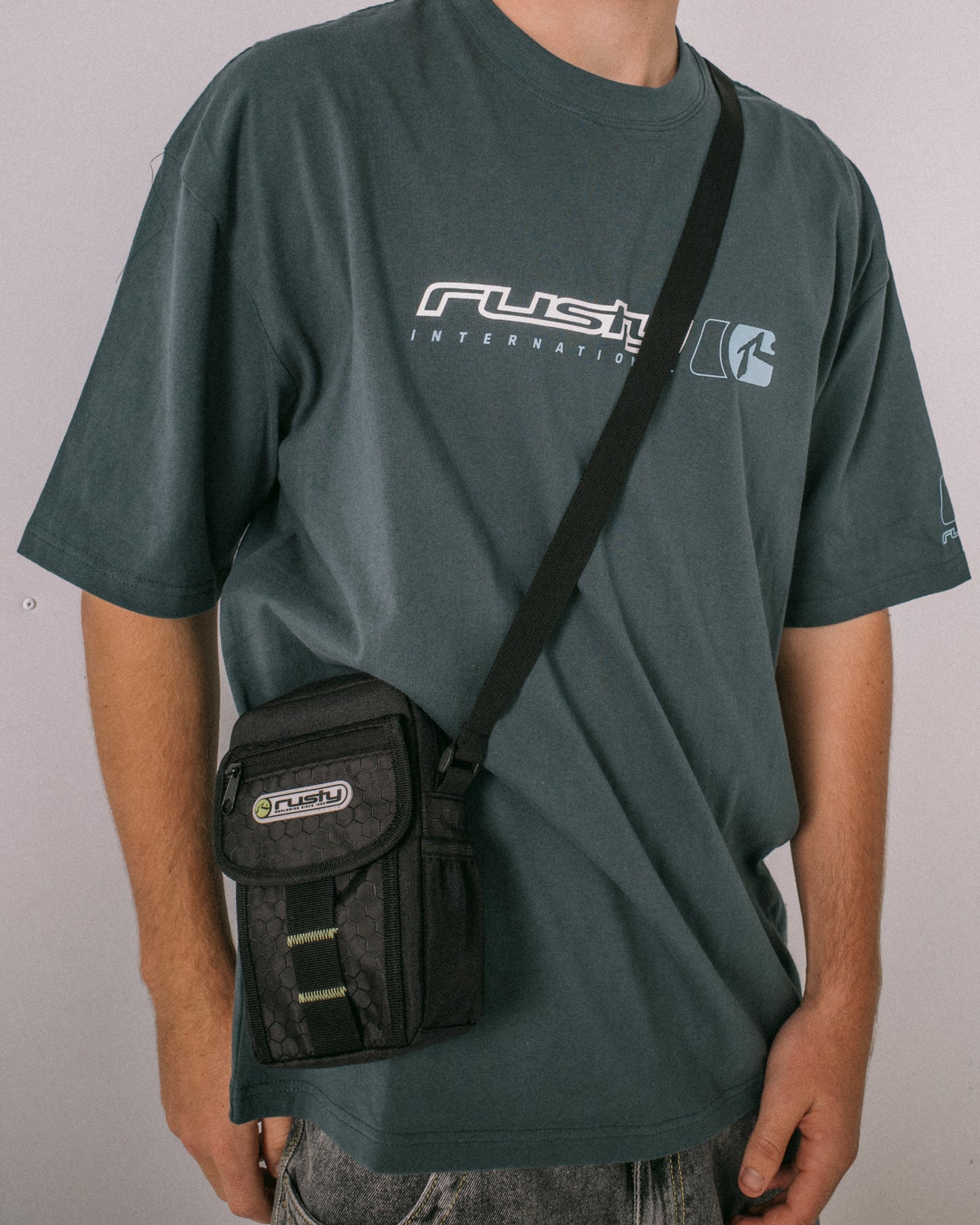 Bolso Rusty Voltage Crossbody Bag Black/Sulphur