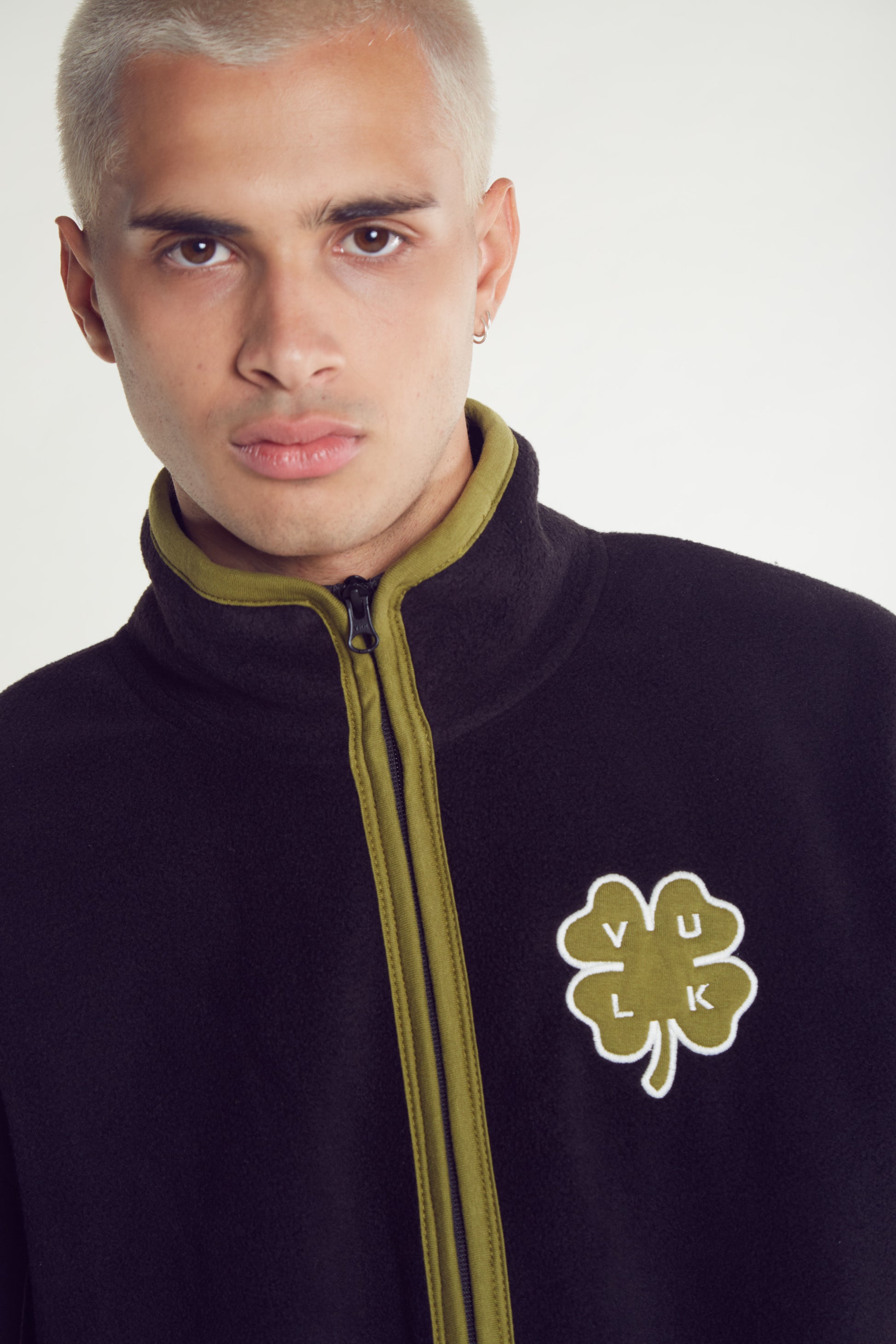 campera_canguro_vulk_lucky_cozy_ziphood_black#BK#BLACK