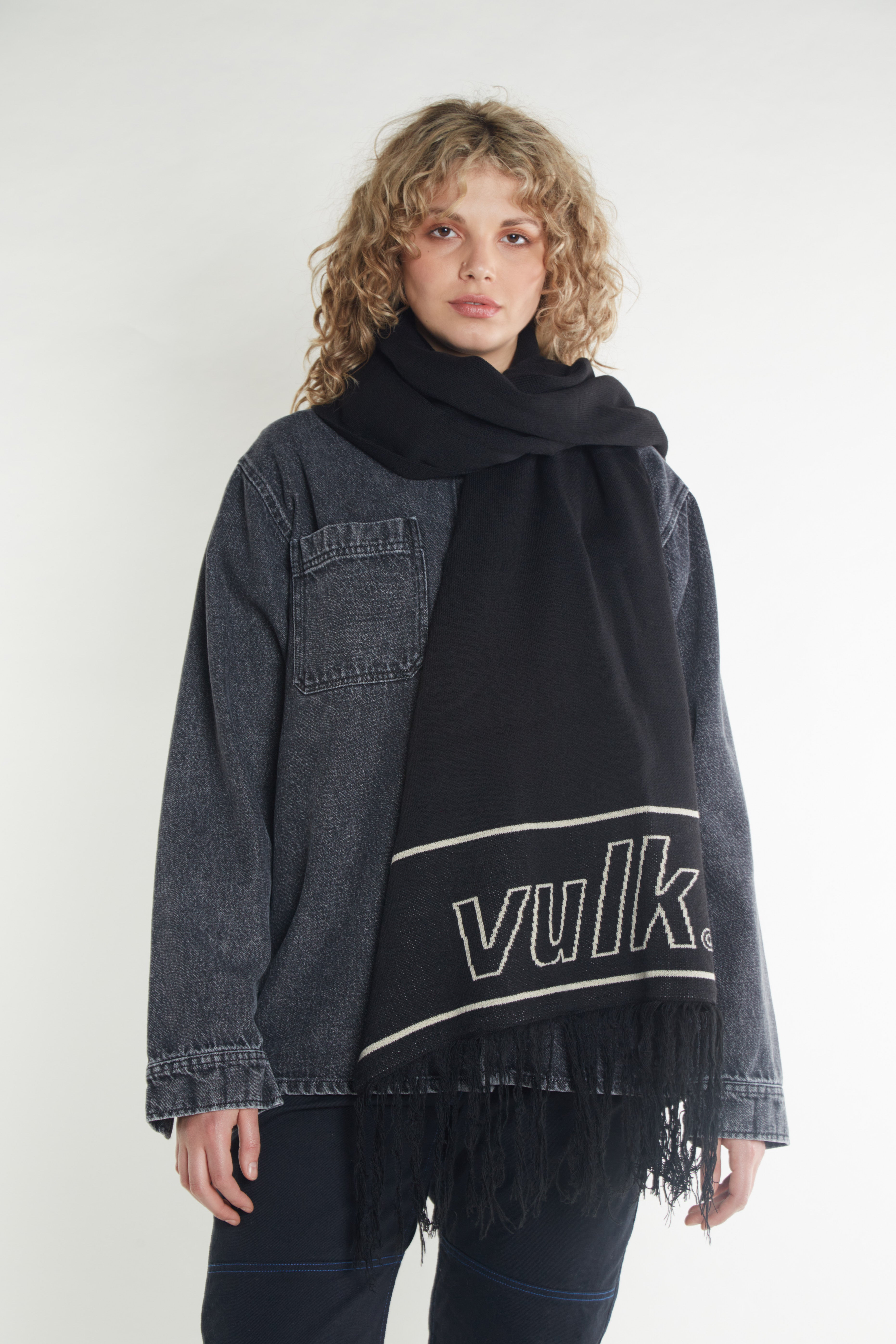 bufanda_vulk_outline_scarf_w23#NGO#NEGRO